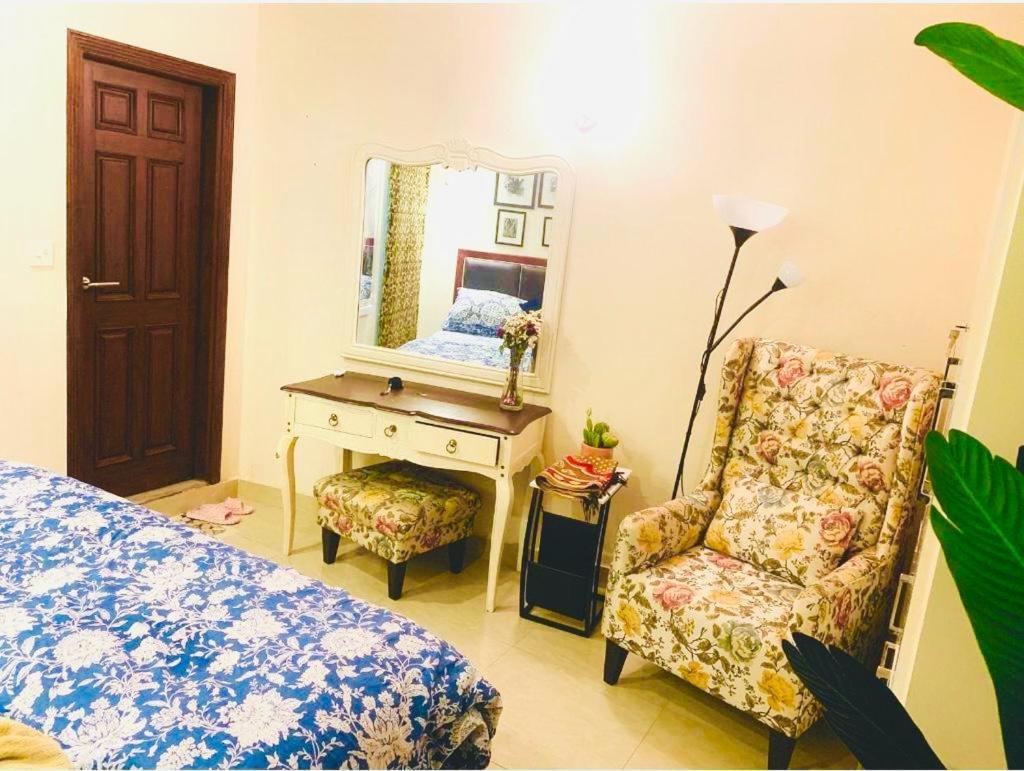 Apartamento Stunning And Peaceful 1Bhk,Free Parking + Wifi Islamabad Exterior foto